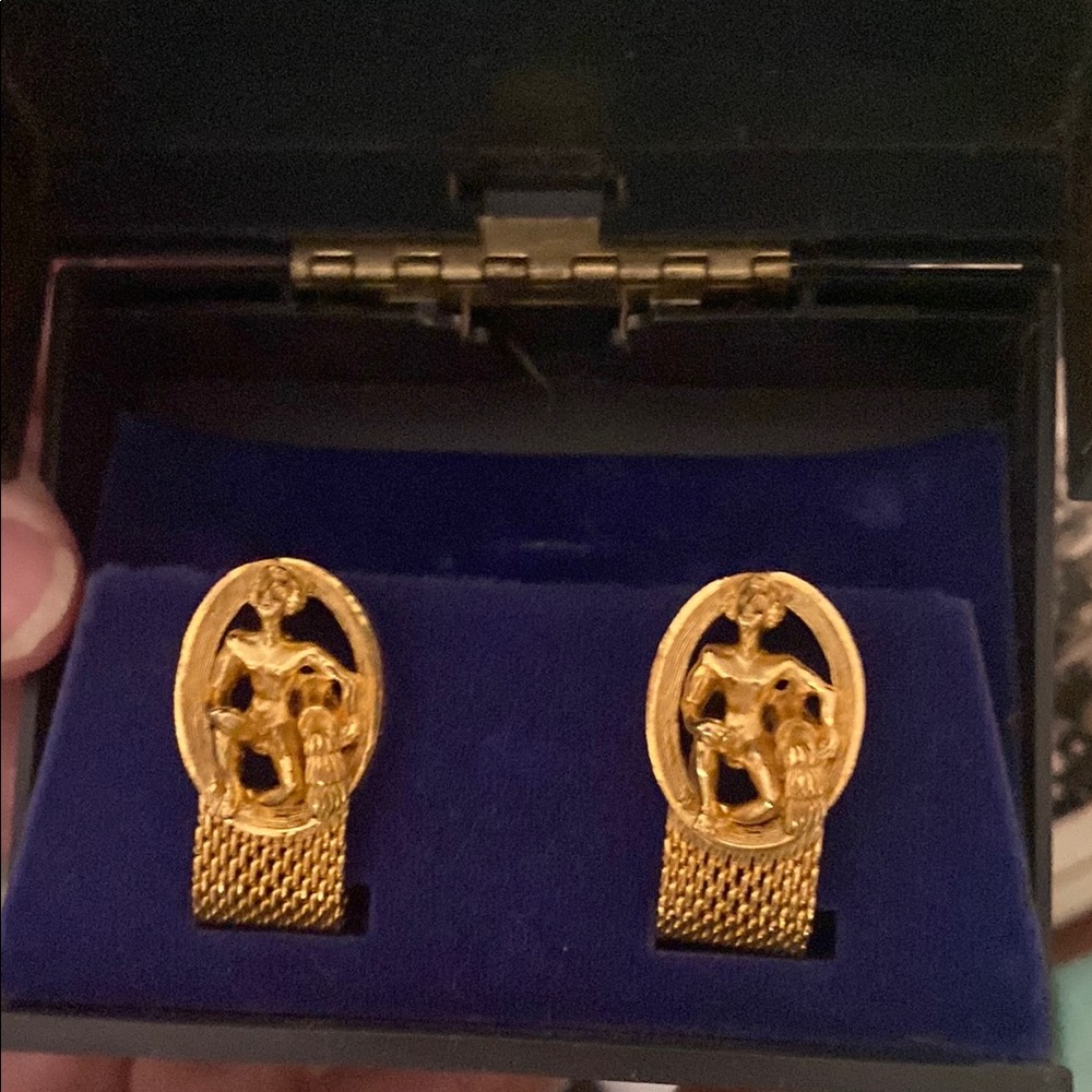 Men’s vintage Aquarius Gold Cufflinks with Intricate Design